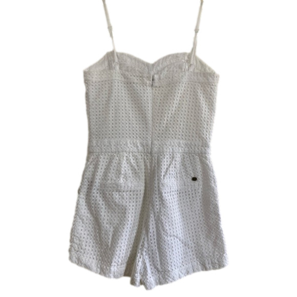 Guess white eyelet romper with adjustable straps and pockets. Size 2 - Picture 2 of 11